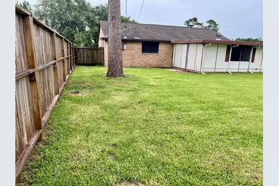 802 E Stadium Court, Friendswood, TX 77546 - Photo 9