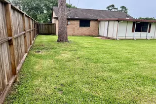 802 E Stadium Ct, Friendswood, TX 77546 - Photo 9