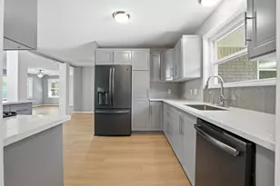 6111 Waltway Dr, Houston, TX 77008 - Photo 9