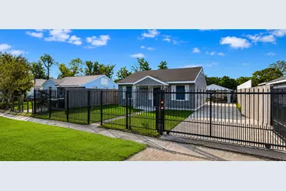 218 Hoffman Street, Houston, TX 77020 - Photo 1