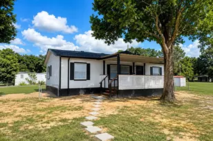 272 Lakewood Dr, Trinity, TX 75862 - Photo 1