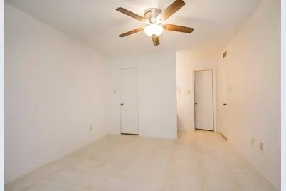 1516 Bay Area Boulevard #L6, Houston, TX 77058 - Photo 17