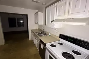 2240 Easley Cir, Huntsville, TX 77320 - Photo 15