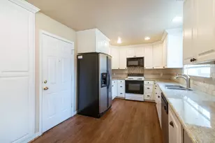 9718 Pine Lake Dr, Houston, TX 77055 - Photo 17