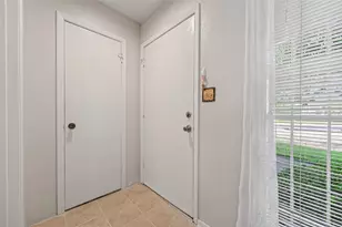 3303 W Greenridge Dr, Houston, TX 77057 - Photo 9