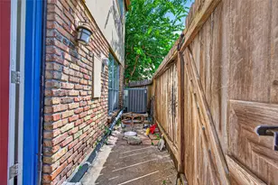 3303 W Greenridge Dr, Houston, TX 77057 - Photo 7