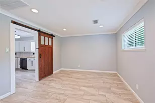 4034 Shady Springs Dr, Seabrook, TX 77586 - Photo 9