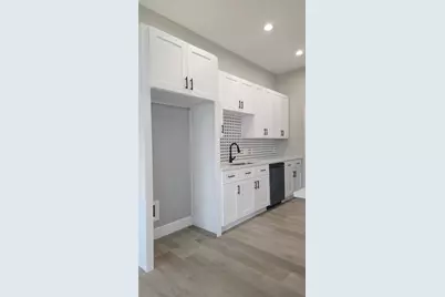 765 Enterprise Street #B, Houston, TX 77088 - Photo 5