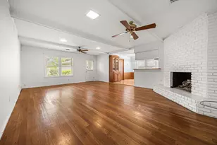 11407 Valley Spring Dr, Houston, TX 77043 - Photo 17