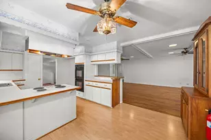 11407 Valley Spring Dr, Houston, TX 77043 - Photo 15