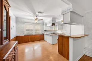 11407 Valley Spring Dr, Houston, TX 77043 - Photo 13