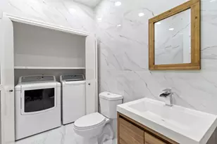 1911 Bering Dr, Houston, TX 77057 - Photo 9