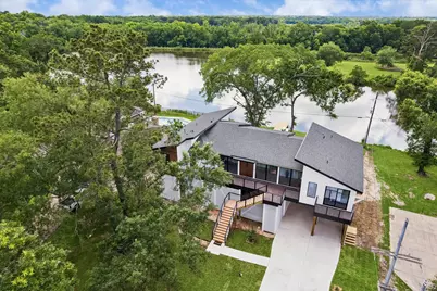 407 Brook Hollow Drive, Conroe, TX 77385 - Photo 3
