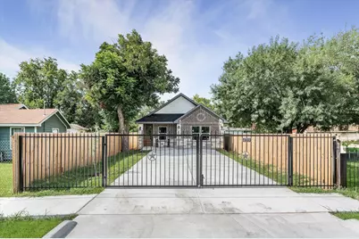 7963 Miley St, Houston, TX 77028 - Photo 1