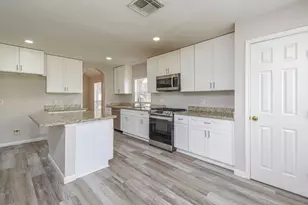 14214 Silver Glade Ln, Sugar Land, TX 77498 - Photo 7