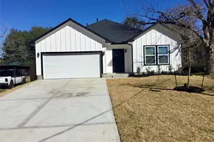 924 E 2nd St, Bellville, TX 77418 - Photo 1