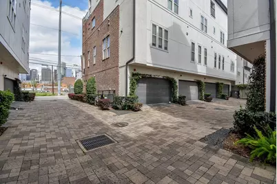 1027 Saint Charles Street, Houston, TX 77003 - Photo 3