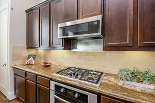 1027 St Charles St, Houston, TX 77003 - Photo 7