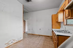 9429 E Avenue H, Houston, TX 77012 - Photo 11