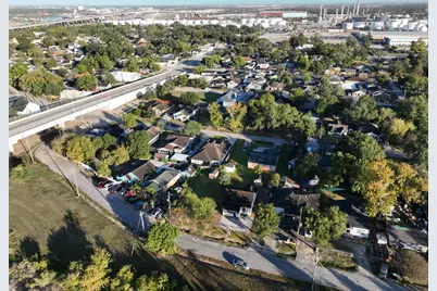 9429 E Avenue H, Houston, TX 77012 - Photo 7