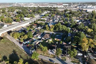 9429 E Avenue H, Houston, TX 77012 - Photo 7