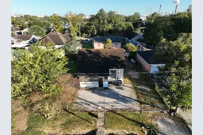 9429 E Avenue H, Houston, TX 77012 - Photo 1