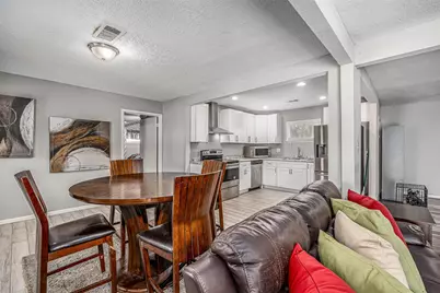 110 S 9th Street, Highlands, TX 77562 - Photo 15
