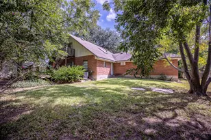 110 S 9th St, Highlands, TX 77562 - Photo 9