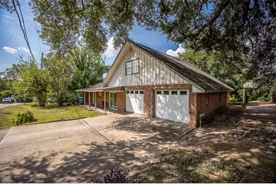 110 S 9th Street, Highlands, TX 77562 - Photo 1