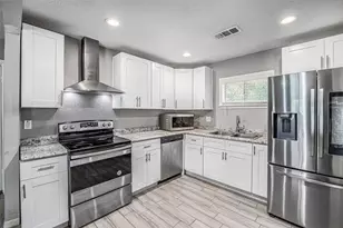 110 S 9th St, Highlands, TX 77562 - Photo 17