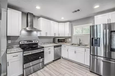 110 S 9th Street, Highlands, TX 77562 - Photo 17