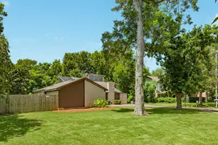 101 Huckleberry Dr, Lake Jackson, TX 77566 - Photo 35