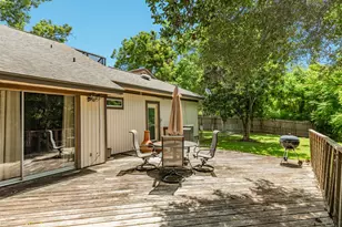 101 Huckleberry Dr, Lake Jackson, TX 77566 - Photo 29