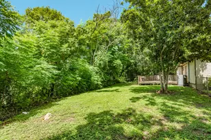 101 Huckleberry Dr, Lake Jackson, TX 77566 - Photo 33