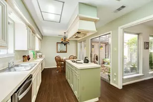 101 Huckleberry Dr, Lake Jackson, TX 77566 - Photo 15