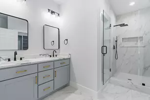 7040 Kinney St, Houston, TX 77087 - Photo 9