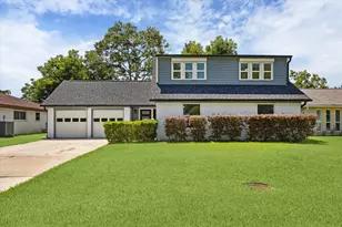 813 W Galveston St, League City, TX 77573 - Photo 1