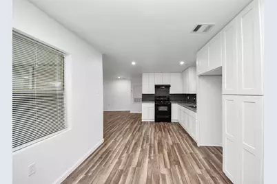 207 E Defee Avenue, Baytown, TX 77520 - Photo 27