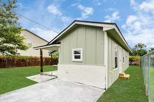 207 E Defee Ave, Baytown, TX 77520 - Photo 5