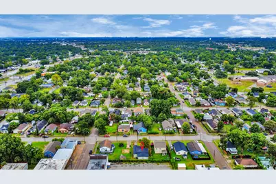 207 E Defee Avenue, Baytown, TX 77520 - Photo 15