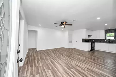 207 E Defee Avenue, Baytown, TX 77520 - Photo 19