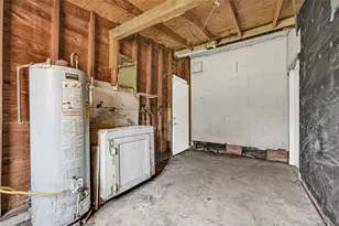 1202 N Roberson St, Conroe, TX 77301 - Photo 33