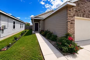 253 Wonderful Life Way, Jarrell, TX 76537 - Photo 3