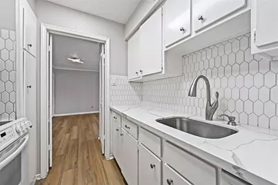 800 Post Oak Boulevard #75, Houston, TX 77056 - Photo 11