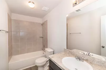 8639 Middleton Oaks Circle, Houston, TX 77028 - Photo 7