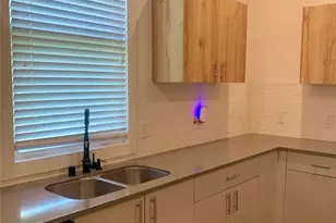 10209 Las Nubes Ave, Houston, TX 77075 - Photo 5