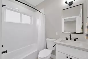 2103 Bevis St, Houston, TX 77008 - Photo 37