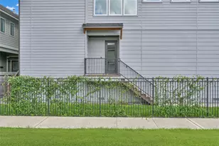 2103 Bevis St, Houston, TX 77008 - Photo 5