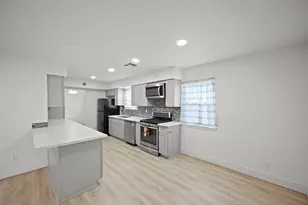 1219 Wisterwood Dr, Houston, TX 77043 - Photo 9