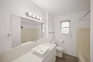 9538 Skyline Dr, Houston, TX 77063 - Photo 27